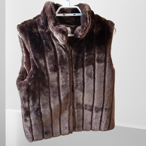Tradition Country Collections Faux Fur Zippered Vest   Size S - Picture 5 of 11